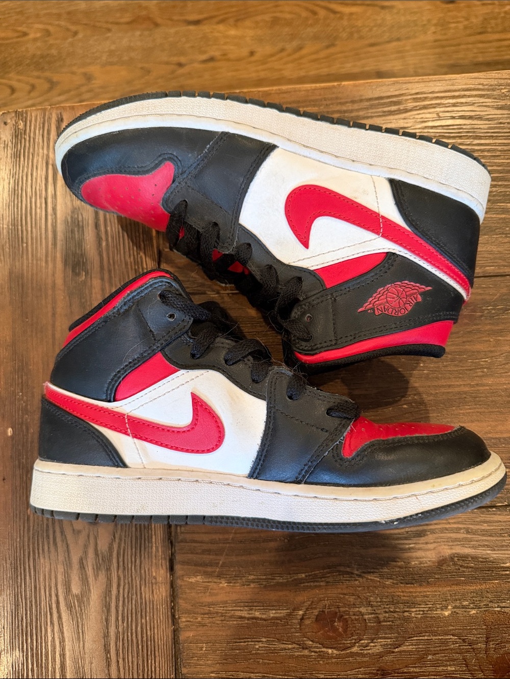 Nike Air Jordan 1 Mid Fire Red White Black Grade School Youth Size 4.5
